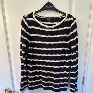 Jones New York women’s knit sweater in navy and white. Size M. 100% acrylic.